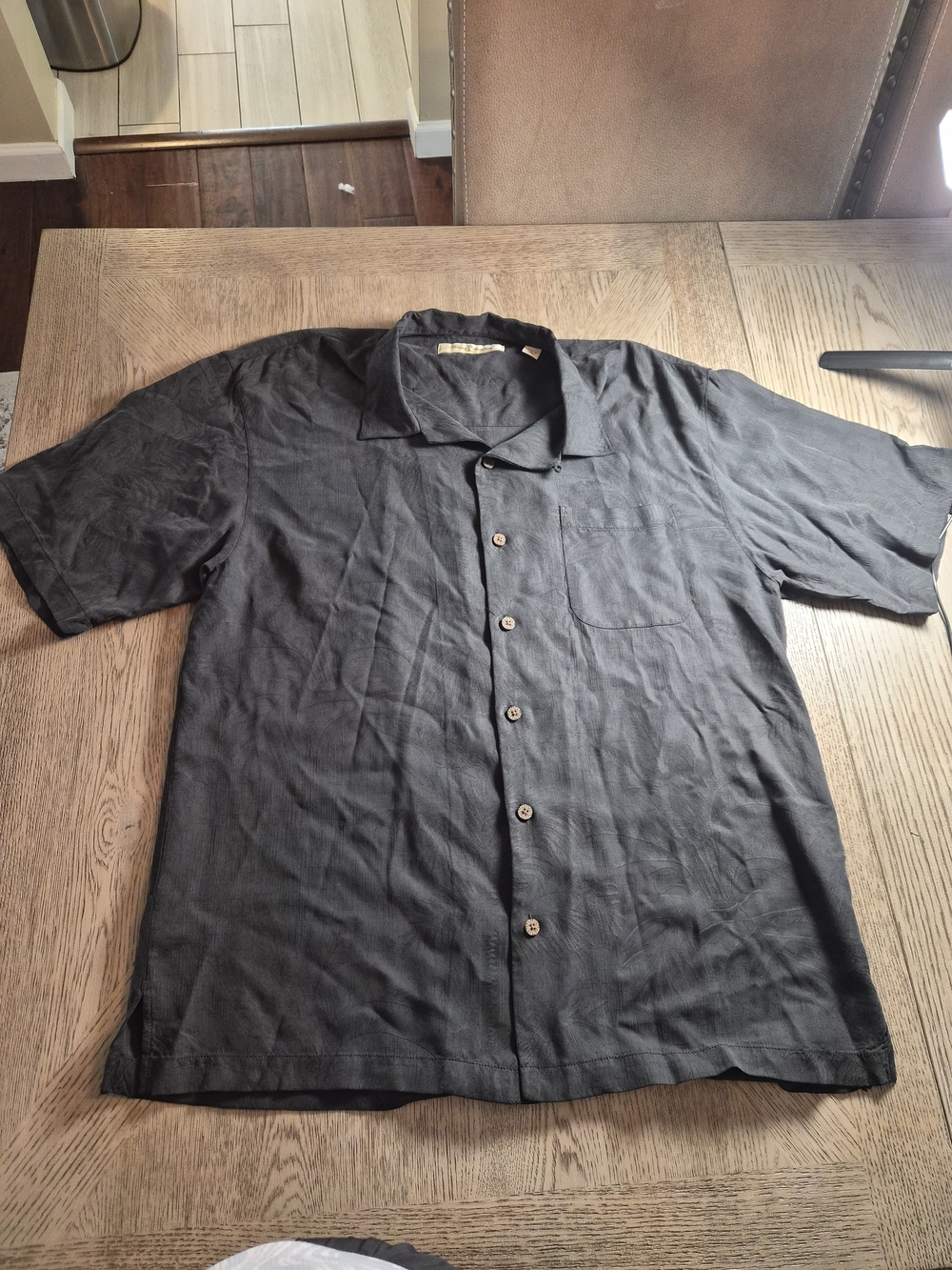 Tommy Bahama 100% Silk Black Short-Sleeve Button-Down Shirt